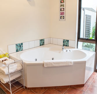 Image of a spa bath inside Castles Motel in Nelson