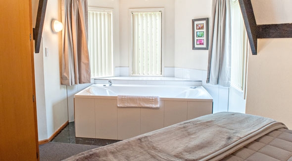 Image of a spa bath in a studio motel unit at Castles Motel in Nelson
